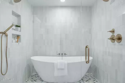 Bath - 620 E Leah Ln, Gilbert, AZ 85234 photo 5 of 9