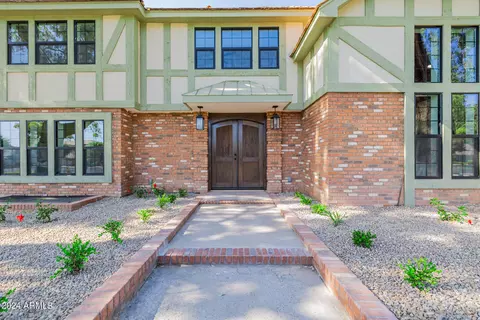 Exterior - 620 E Leah Ln, Gilbert, AZ 85234 photo 8 of 16