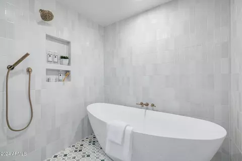 Bath - 620 E Leah Ln, Gilbert, AZ 85234 photo 6 of 9