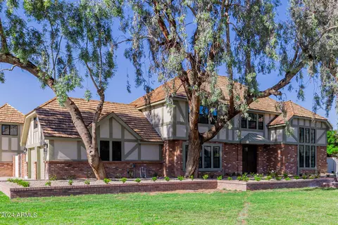 Exterior - 620 E Leah Ln, Gilbert, AZ 85234 photo 6 of 16