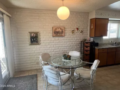 5518 E Lindstrom Ln #B8, Mesa, AZ 85215