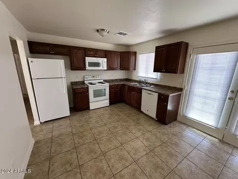 6301 W Avalon Dr, Phoenix, AZ 85033 photo 3