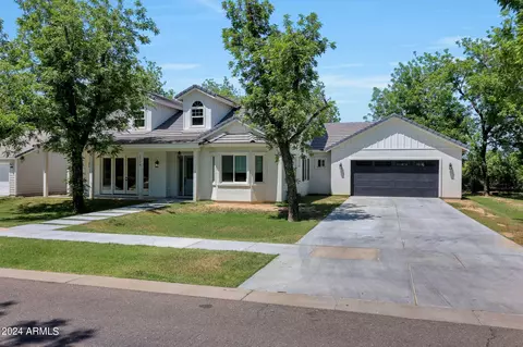 2724 W Harvest Groves Ln, Phoenix, AZ 85041