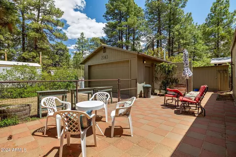 2043 Wilderness Dr, Overgaard, AZ 85933 photo 4