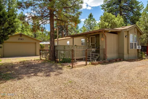 2043 Wilderness Dr, Overgaard, AZ 85933