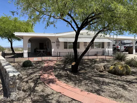 2124 W Smoketree Dr, Wickenburg, AZ 85390