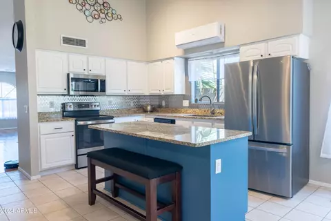 831 N Falcon Dr, Gilbert, AZ 85234