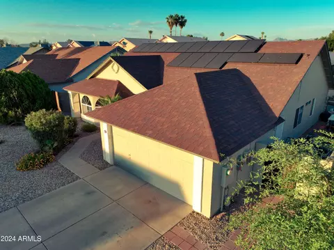 831 N Falcon Dr, Gilbert, AZ 85234 photo 3
