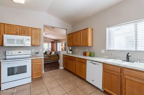 2623 E Beautiful Ln, Phoenix, AZ 85042 photo 7