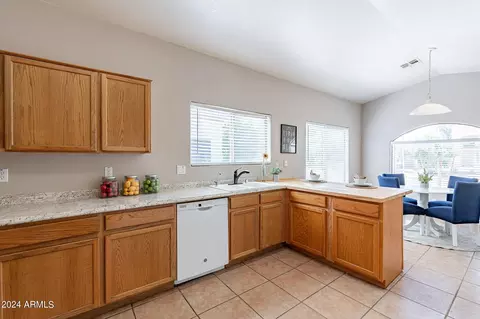 2623 E Beautiful Ln, Phoenix, AZ 85042 photo 6