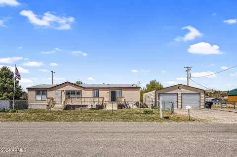 18477 S John Fry Ave, Peeples Valley, AZ 86332