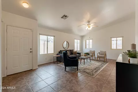 661 S Weaver Dr, Apache Junction, AZ 85120 photo 6