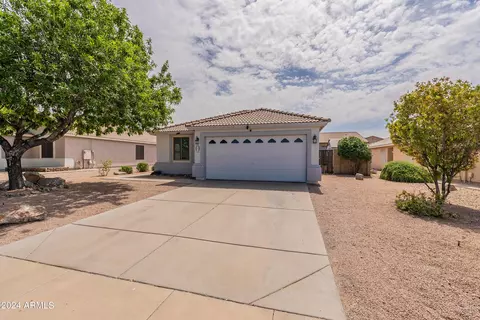 661 S Weaver Dr, Apache Junction, AZ 85120