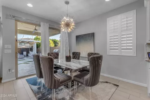 Dining - 2933 E Sands Dr, Phoenix, AZ 85050 photo 1 of 2