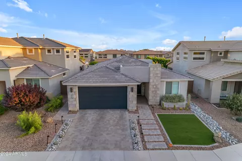 Exterior - 2933 E Sands Dr, Phoenix, AZ 85050 photo 9 of 16