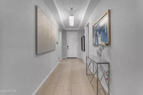 Entry Way - 2933 E Sands Dr, Phoenix, AZ 85050 photo 2 of 3