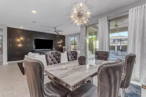 Dining - 2933 E Sands Dr, Phoenix, AZ 85050 photo 2 of 2