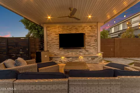 Exterior - 2933 E Sands Dr, Phoenix, AZ 85050 photo 3 of 16