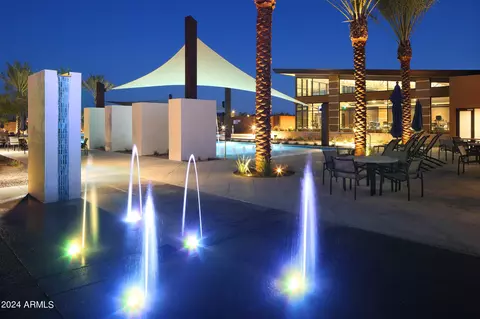 View/Area - 2933 E Sands Dr, Phoenix, AZ 85050 photo 9 of 22
