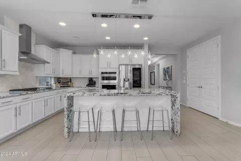 Kitchen - 2933 E Sands Dr, Phoenix, AZ 85050 photo 3 of 7