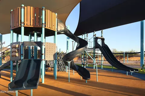 View/Area - 2933 E Sands Dr, Phoenix, AZ 85050 photo 14 of 22
