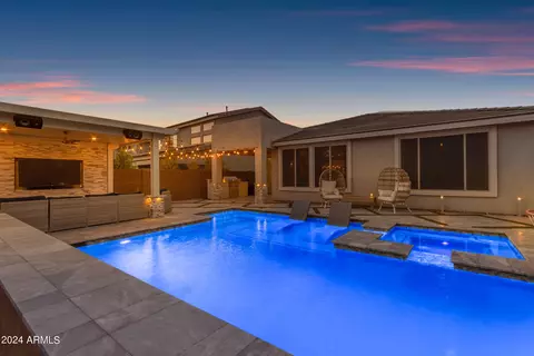 Exterior - 2933 E Sands Dr, Phoenix, AZ 85050 photo 2 of 16