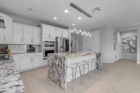 Kitchen - 2933 E Sands Dr, Phoenix, AZ 85050 photo 2 of 7