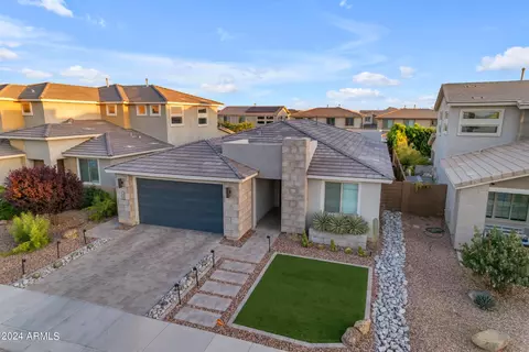 Exterior - 2933 E Sands Dr, Phoenix, AZ 85050 photo 10 of 16