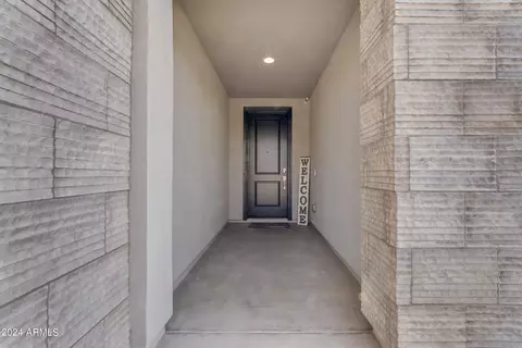 Entry Way - 2933 E Sands Dr, Phoenix, AZ 85050 photo 1 of 3