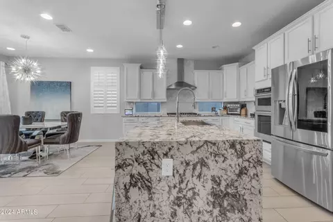 Kitchen - 2933 E Sands Dr, Phoenix, AZ 85050 photo 7 of 7