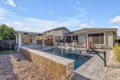 Exterior - 2933 E Sands Dr, Phoenix, AZ 85050 photo 8 of 16