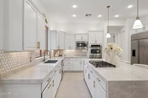 Kitchen - 3852 Expedition Way, Phoenix, AZ 85050 photo 7 of 9