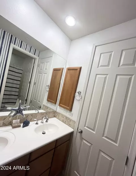 Bath - 3852 Expedition Way, Phoenix, AZ 85050 photo 6 of 7