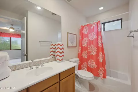 Bath - 3852 Expedition Way, Phoenix, AZ 85050 photo 4 of 7