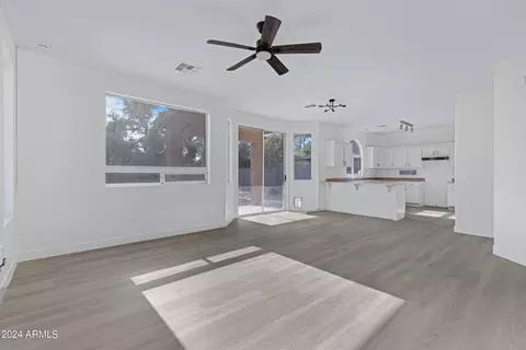 6828 S 38th Dr, Phoenix, AZ 85041 photo 9