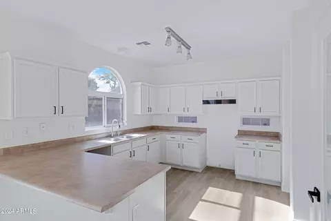 6828 S 38th Dr, Phoenix, AZ 85041 photo 11