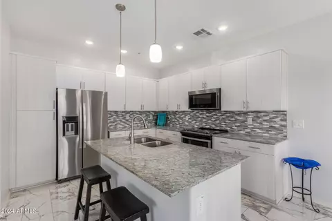2335 E Huntington Dr, Phoenix, AZ 85040
