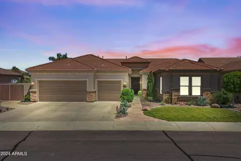 2700 E Hazeltine Way, Chandler, AZ 85249