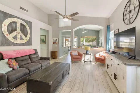 2640 E Sherri Dr, Gilbert, AZ 85296 photo 3