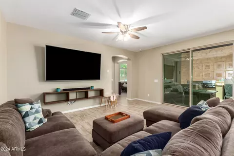 2097 S Agnes Ln, Gilbert, AZ 85295 photo 5