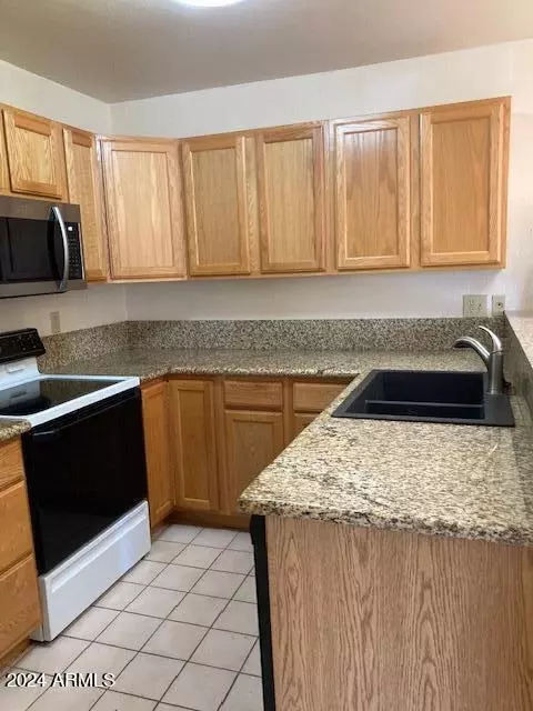 7013 S 41st St, Phoenix, AZ 85042