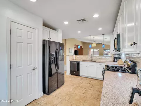 7937 S Columbus Dr, Gilbert, AZ 85298 photo 12