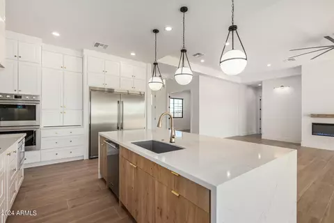 30970 N Lola Ln, San Tan Valley, AZ 85142