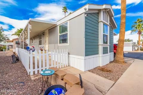 8401 N 67th Ave #114, Glendale, AZ 85302