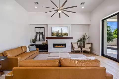 Living - 3158 E Bonanza Ct, Gilbert, AZ 85297 photo 2 of 3