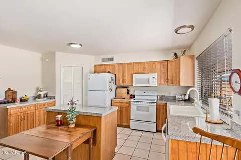 2015 E Claire Dr, Phoenix, AZ 85022 photo 12