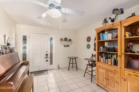 2015 E Claire Dr, Phoenix, AZ 85022 photo 5