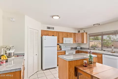 2015 E Claire Dr, Phoenix, AZ 85022 photo 13