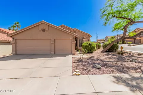1007 E Amberwood Dr, Phoenix, AZ 85048