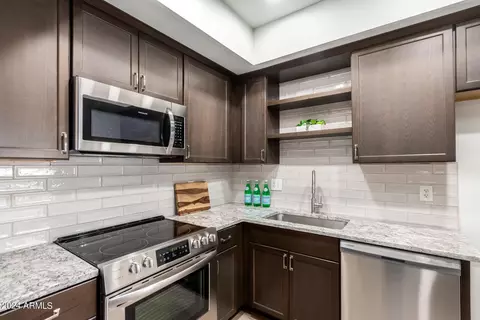 20 S Buena Vista Ave #206, Gilbert, AZ 85296